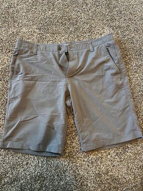 Under Armour Men's Flat-Front Gray Performance Shorts